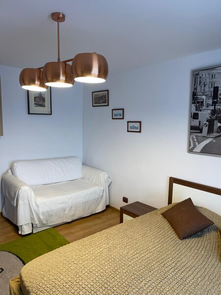 Inchiriere garsoniera renovata mobilata lux la 5-10 min. pana Metrou Obor.